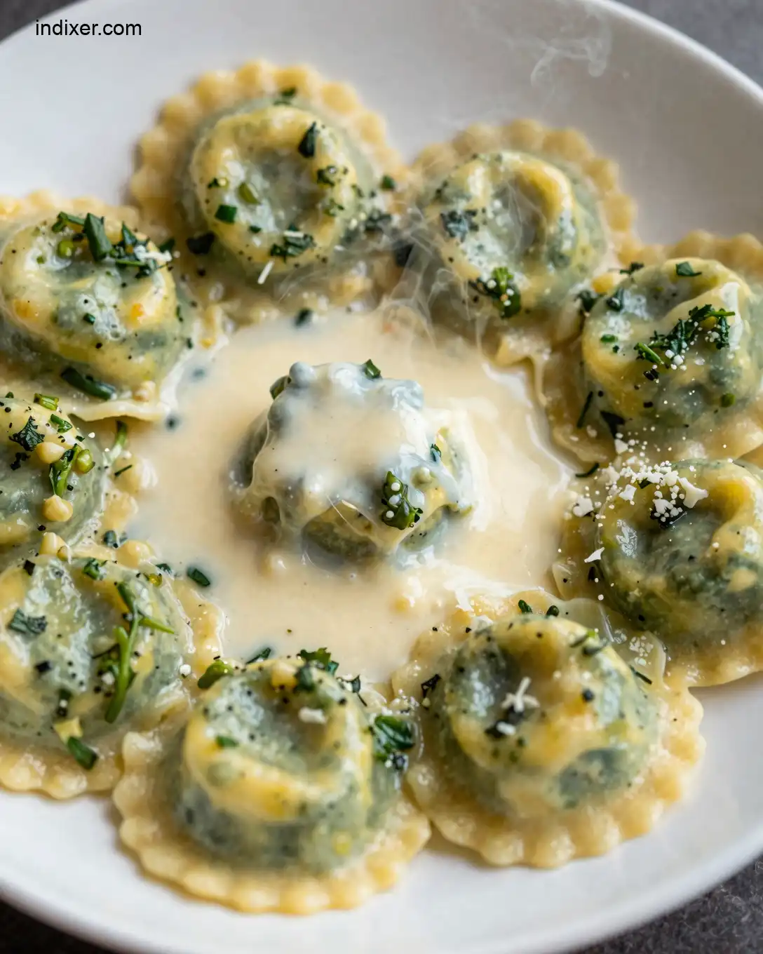 Plato delicioso de Tortellini de Espinacas y Queso