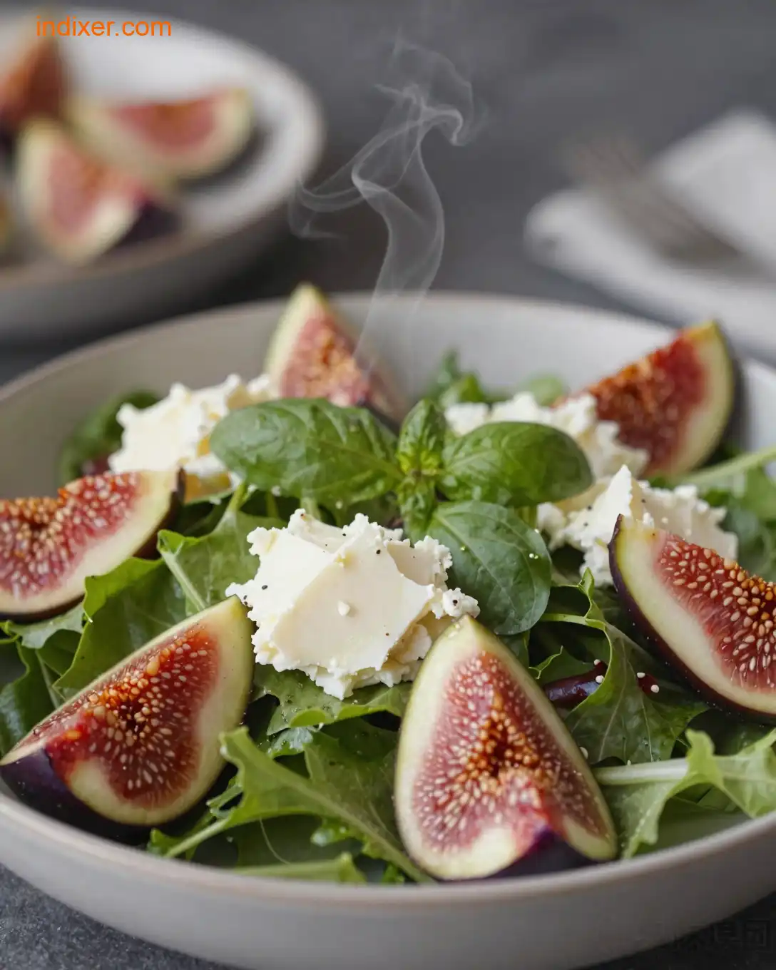 Plato delicioso de Ensalada de Queso de Cabra y Higos